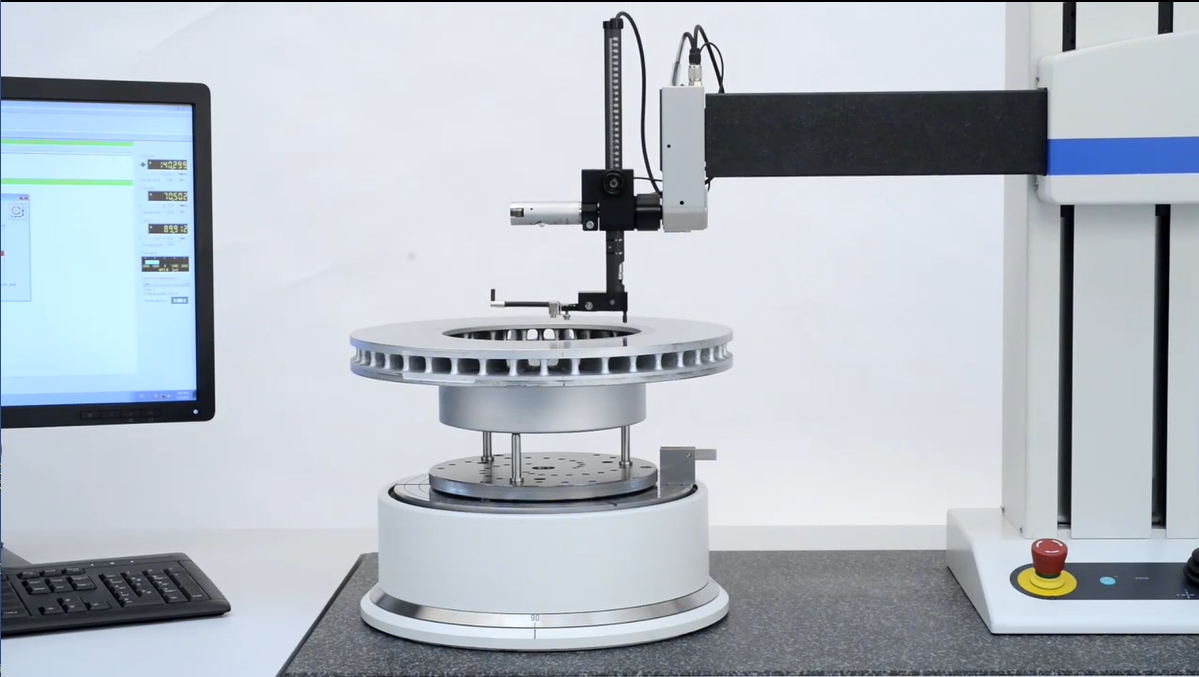 配備了雙測(cè)頭F455形狀測(cè)量?jī)x（圓度儀）用于剎車(chē)盤(pán)